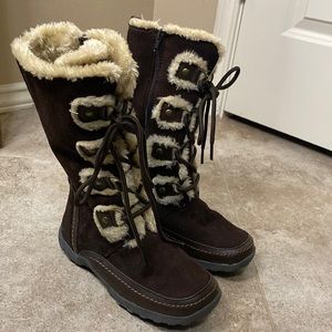 Girls tall fur boots. Size 2.